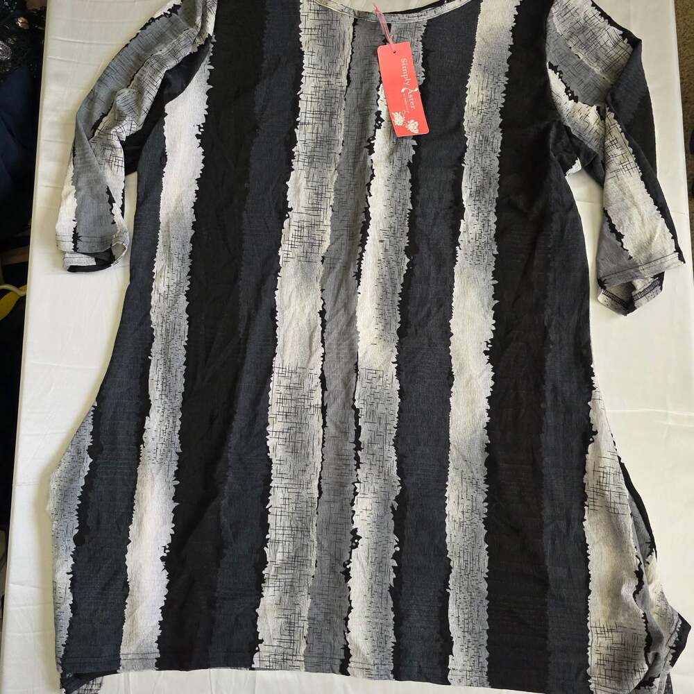 NWT Simply Aster by Firmiana Black and Grey Striped Tunic Top 4X